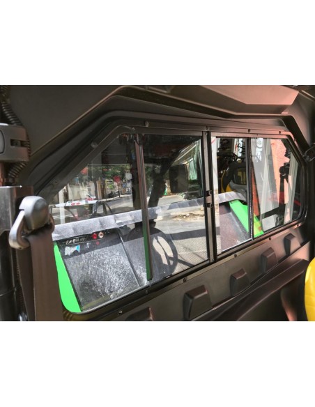 UTV John Deere Gator XUV550 4x4 2 Plazas